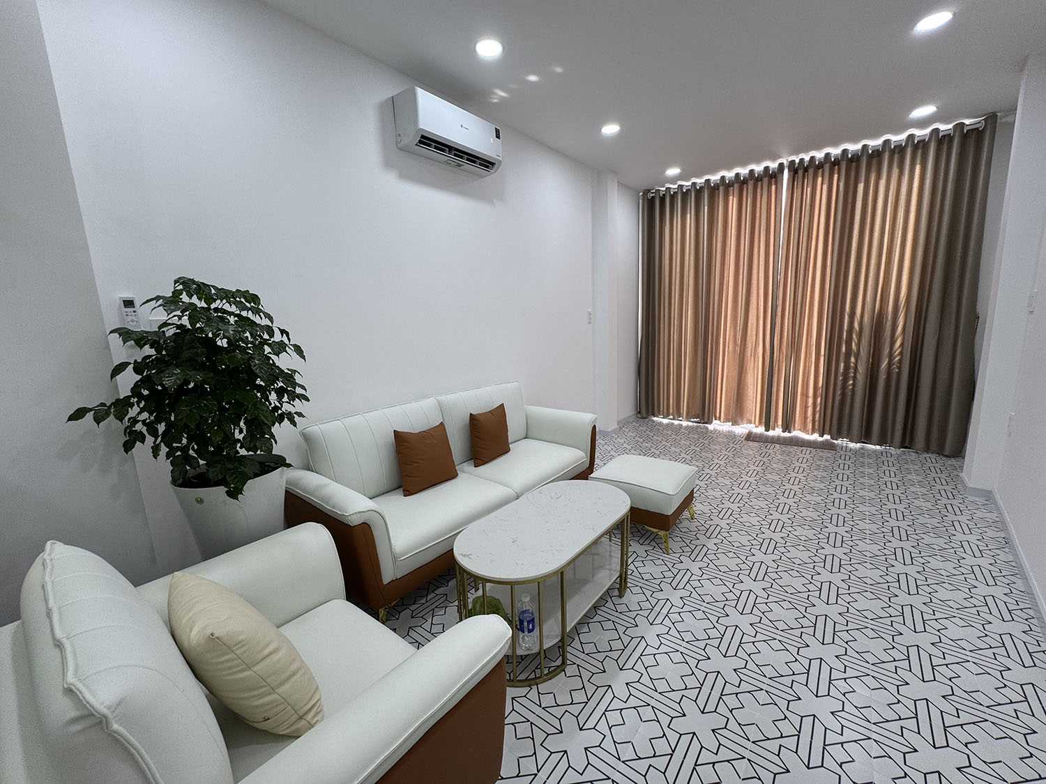 Tuyệt phẩm Nhà Phố 2 lầu full nội thất cao cấp hẻm 2 xe hơi 7 chỗ tránh nhau khu VIP Đặng Văn Ngữ